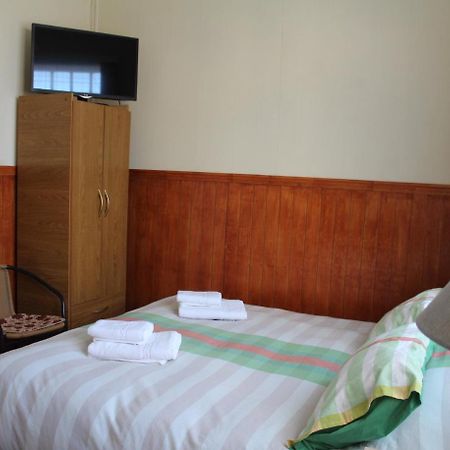 Hostal Y Cabanas Ainil Пунта Аренас Екстериор снимка