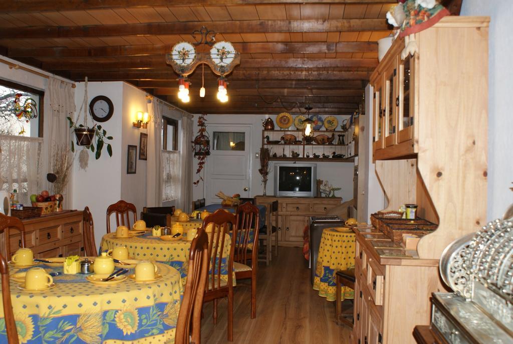 Hostal Y Cabanas Ainil Пунта Аренас Екстериор снимка