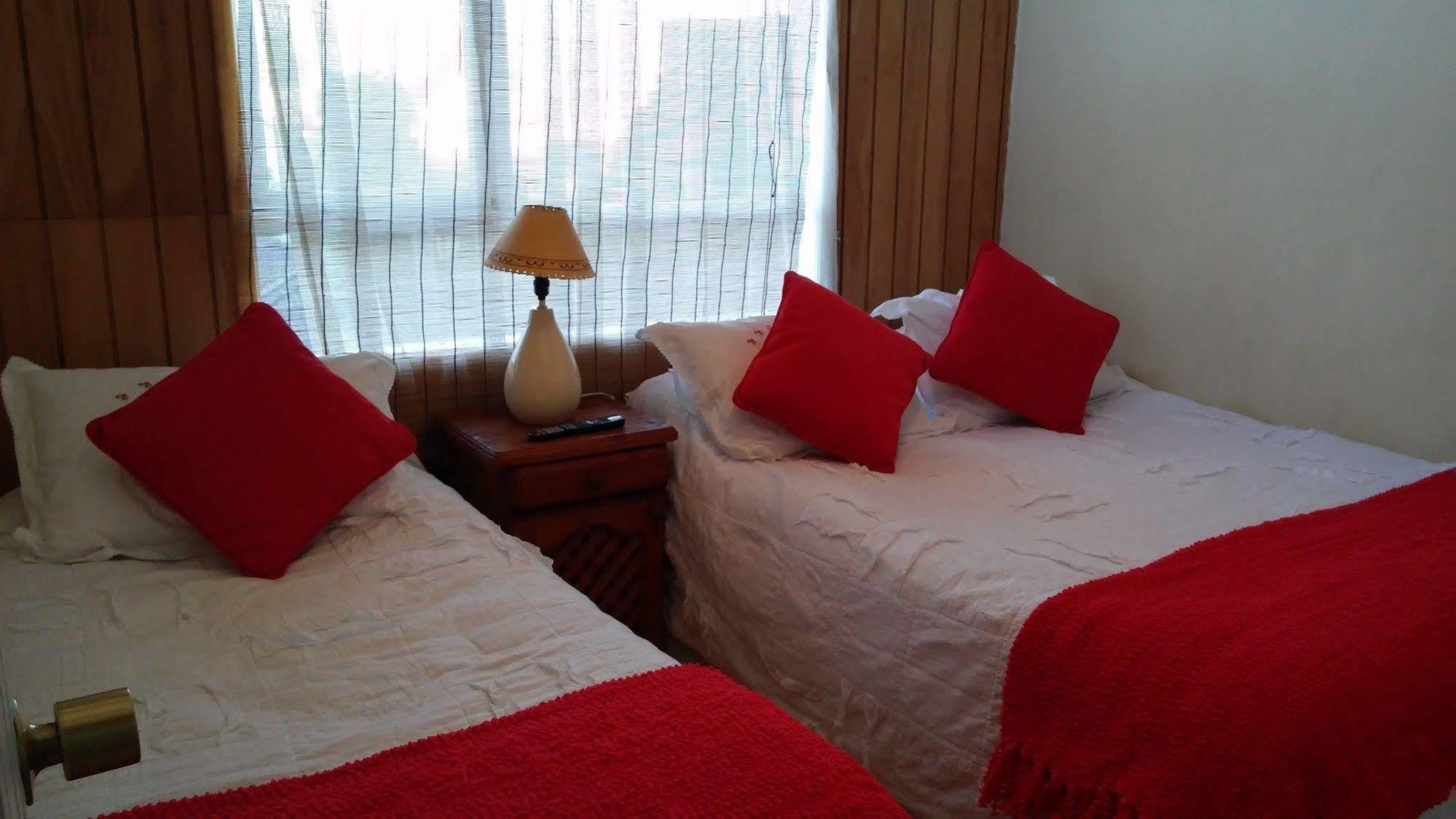 Hostal Y Cabanas Ainil Пунта Аренас Екстериор снимка
