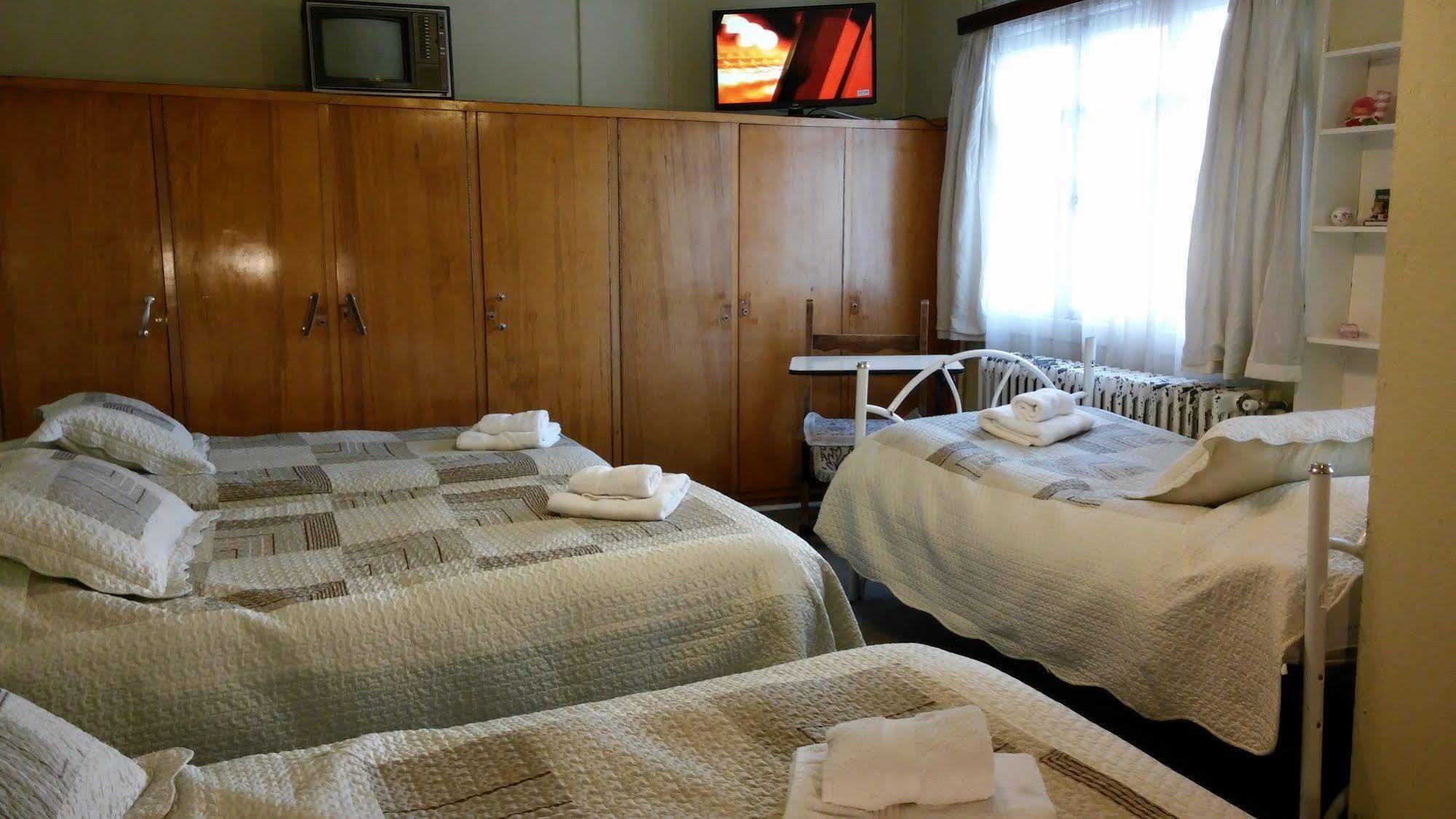 Hostal Y Cabanas Ainil Пунта Аренас Екстериор снимка