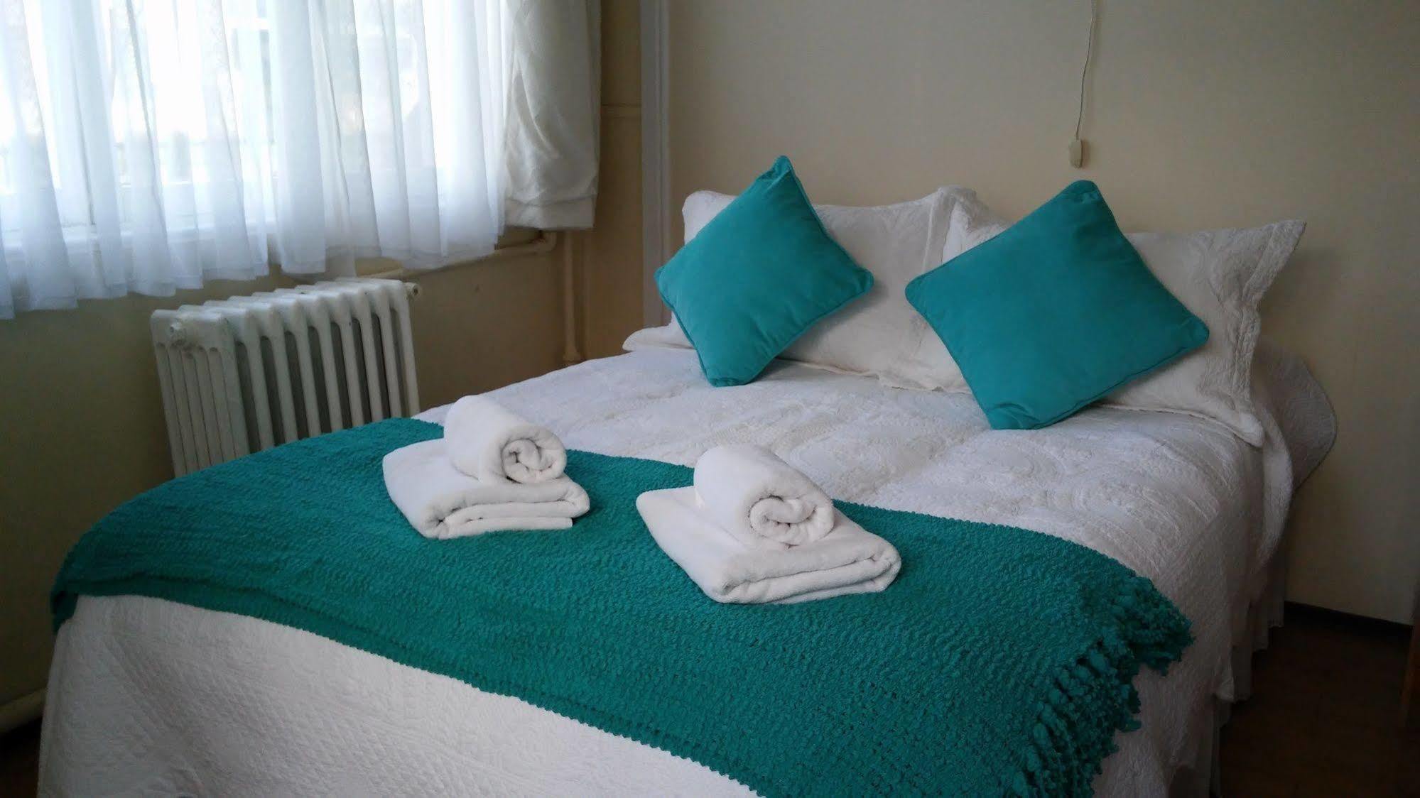 Hostal Y Cabanas Ainil Пунта Аренас Екстериор снимка