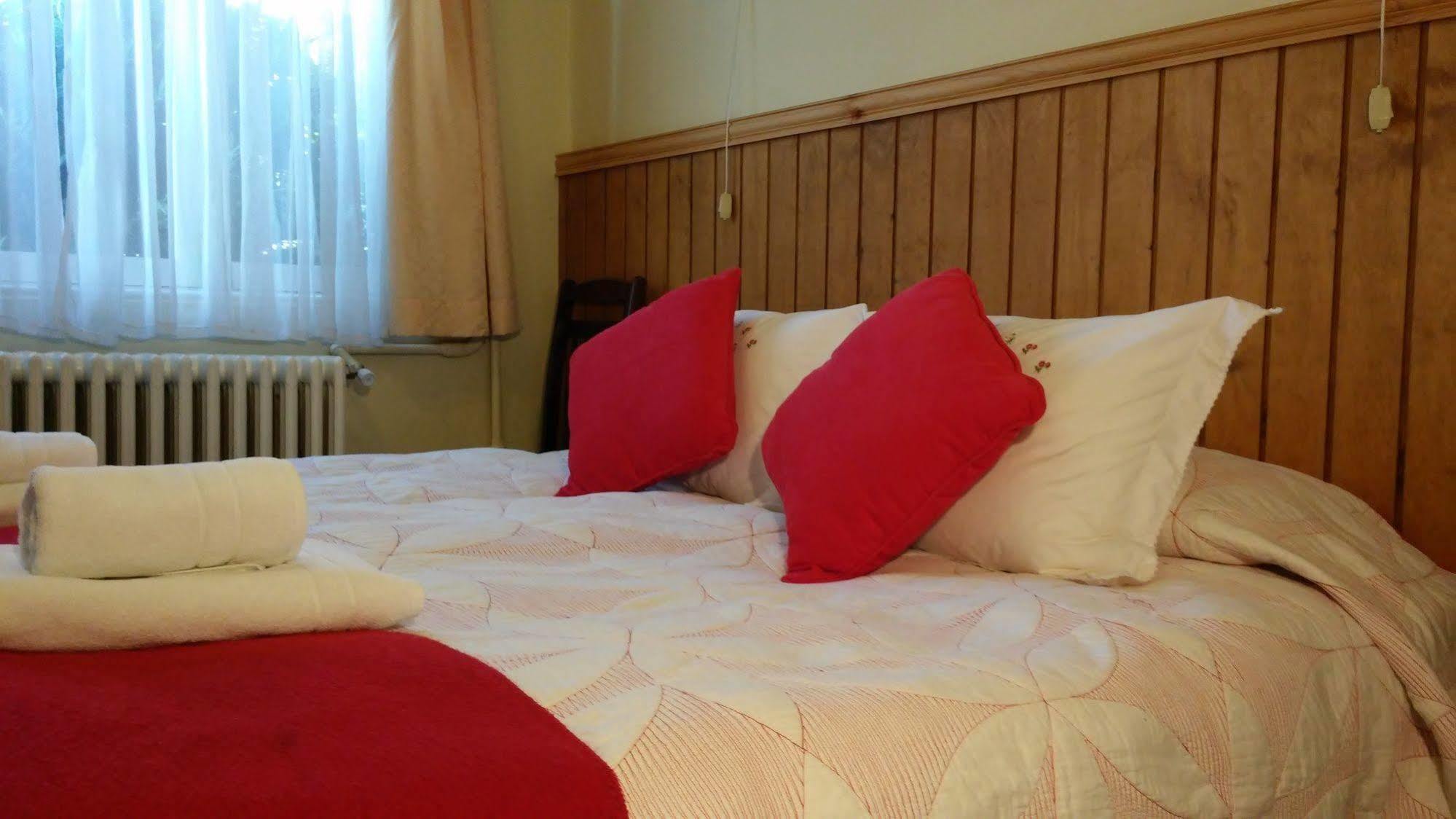 Hostal Y Cabanas Ainil Пунта Аренас Екстериор снимка